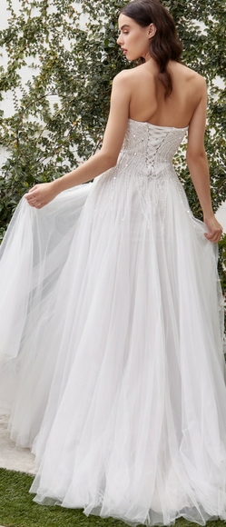 Wedding dress - Picture 4 of 8